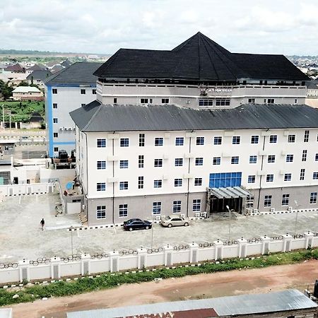 Vacation Villa Hotels And Suites Asaba Bagian luar foto