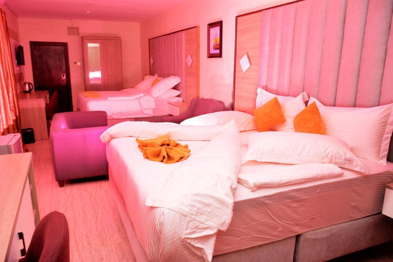 Vacation Villa Hotels And Suites Asaba Bagian luar foto