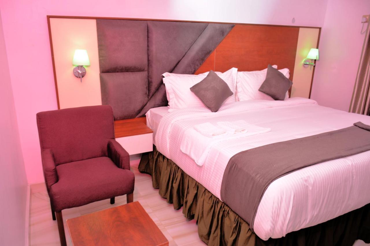 Vacation Villa Hotels And Suites Asaba Bagian luar foto