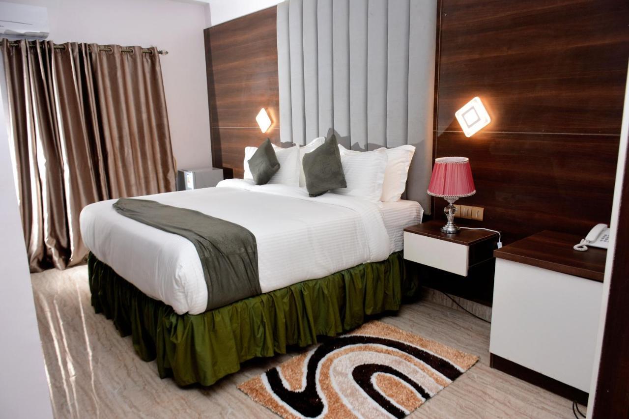 Vacation Villa Hotels And Suites Asaba Bagian luar foto