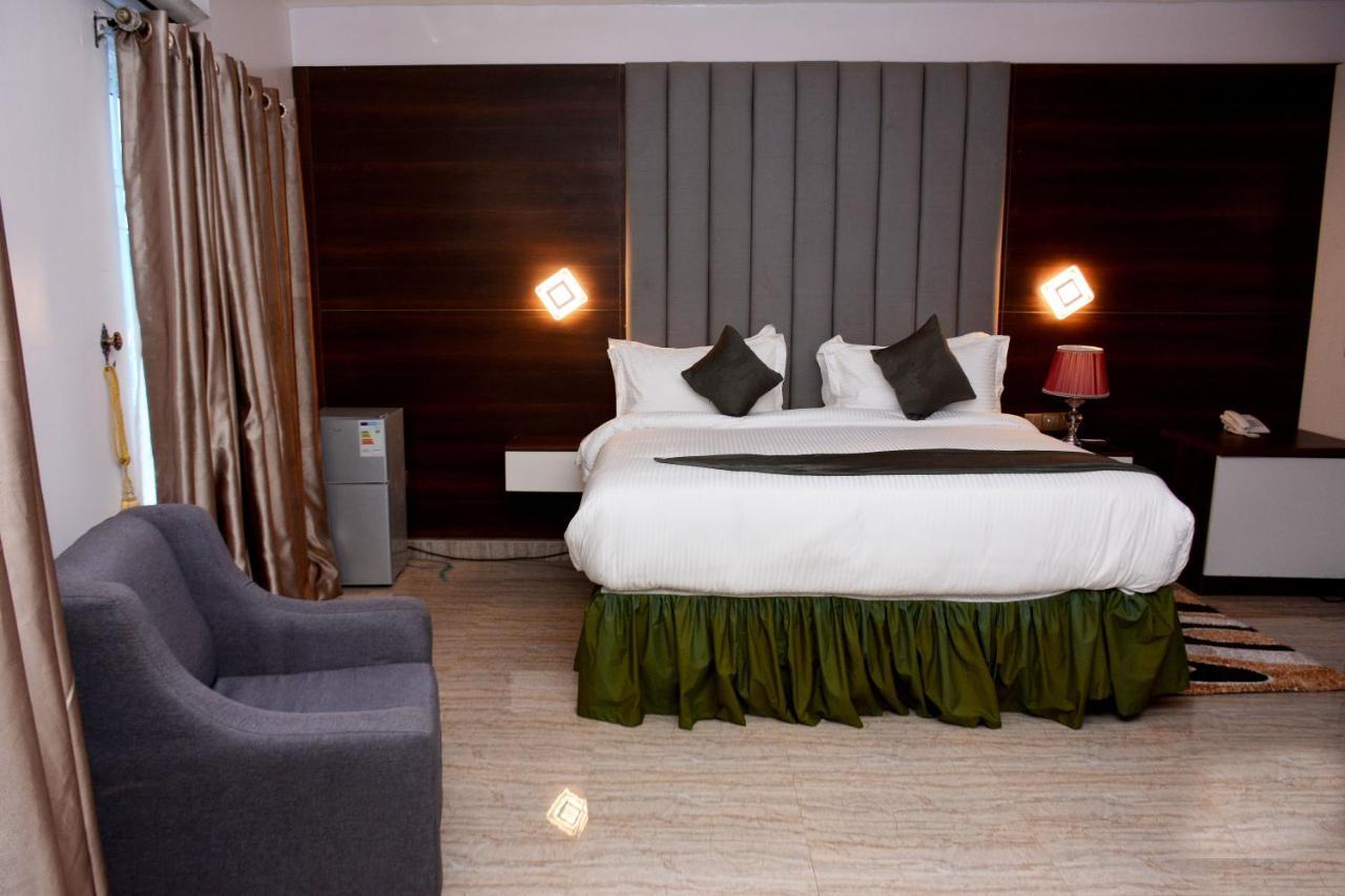 Vacation Villa Hotels And Suites Asaba Bagian luar foto