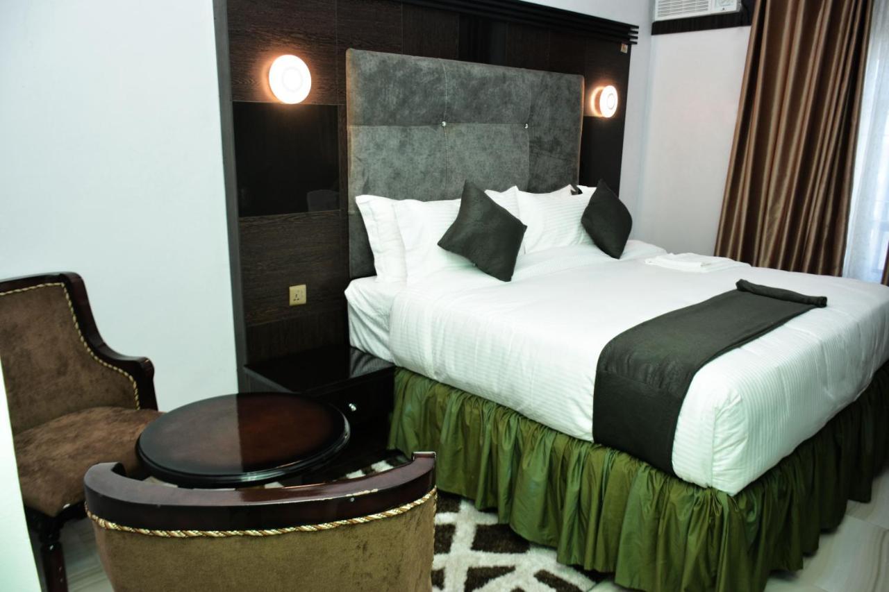 Vacation Villa Hotels And Suites Asaba Bagian luar foto